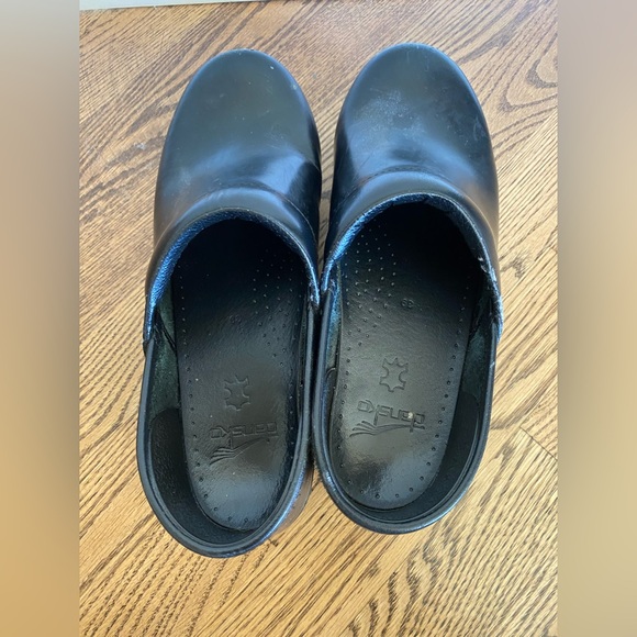 Dansko Black Clogs Size 39 Nurse Slip On Shoes - Picture 4 of 5